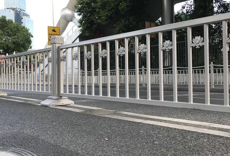 位于上海東方明珠防恐護欄