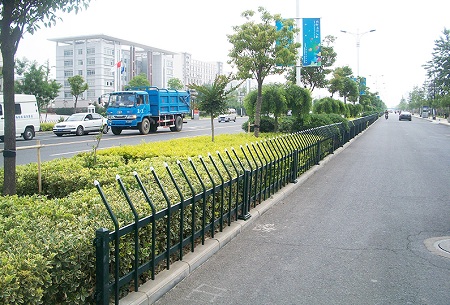 愛可青安裝的草坪護欄產品